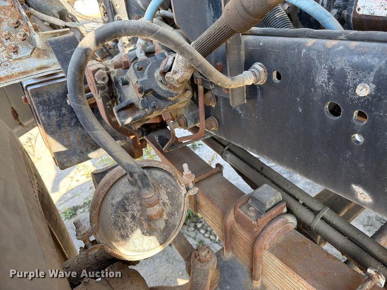 image for item DT3055 1997 Ford LT9000 ready mix truck