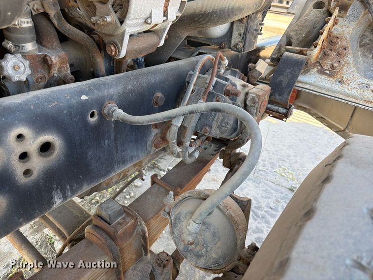 image for item DT3055 1997 Ford LT9000 ready mix truck