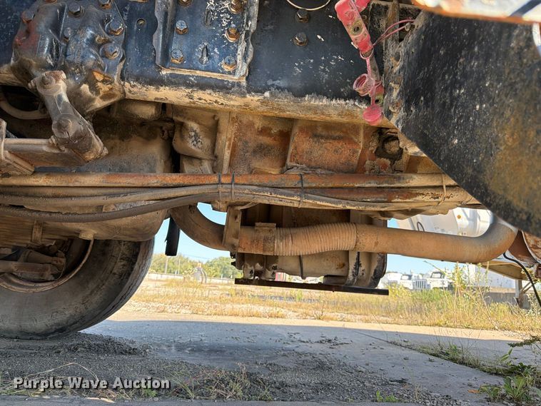 image for item DT3055 1997 Ford LT9000 ready mix truck