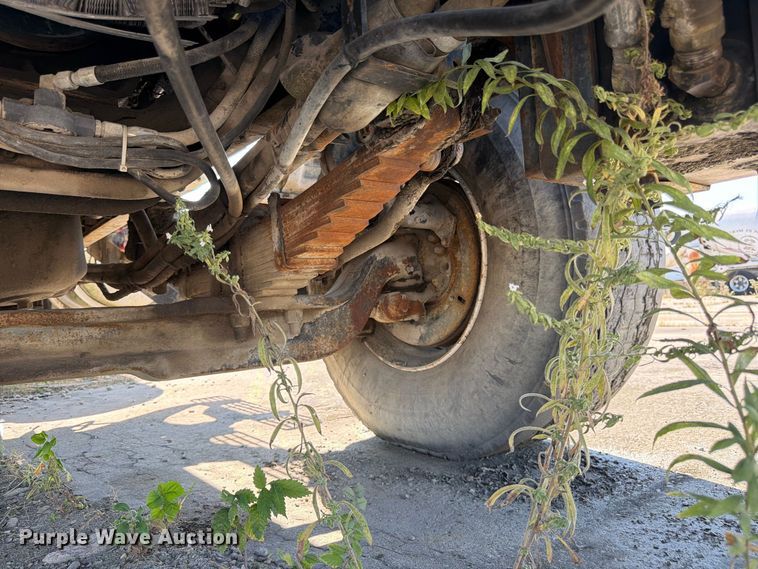 image for item DT3055 1997 Ford LT9000 ready mix truck