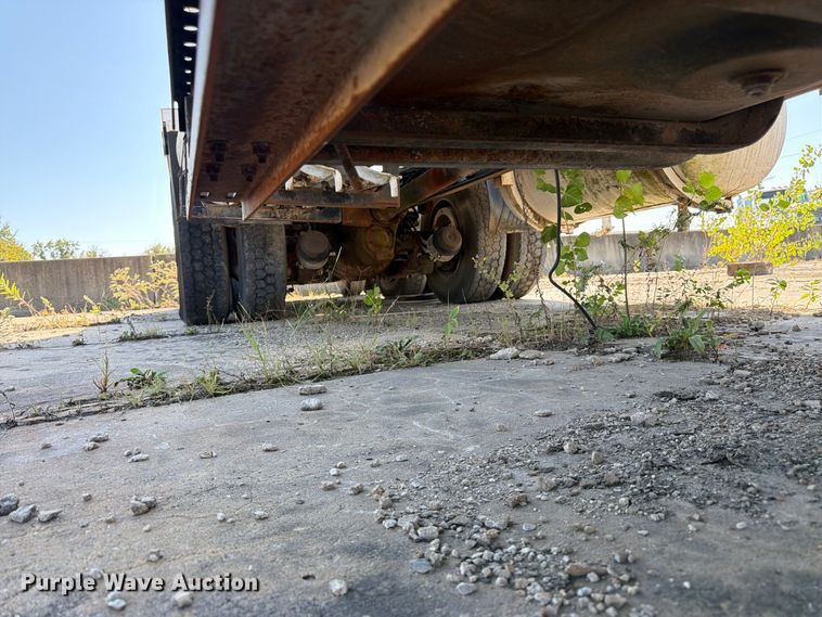 image for item DT3055 1997 Ford LT9000 ready mix truck