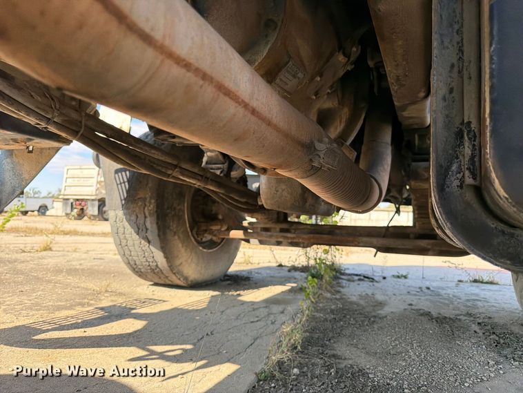 image for item DT3055 1997 Ford LT9000 ready mix truck