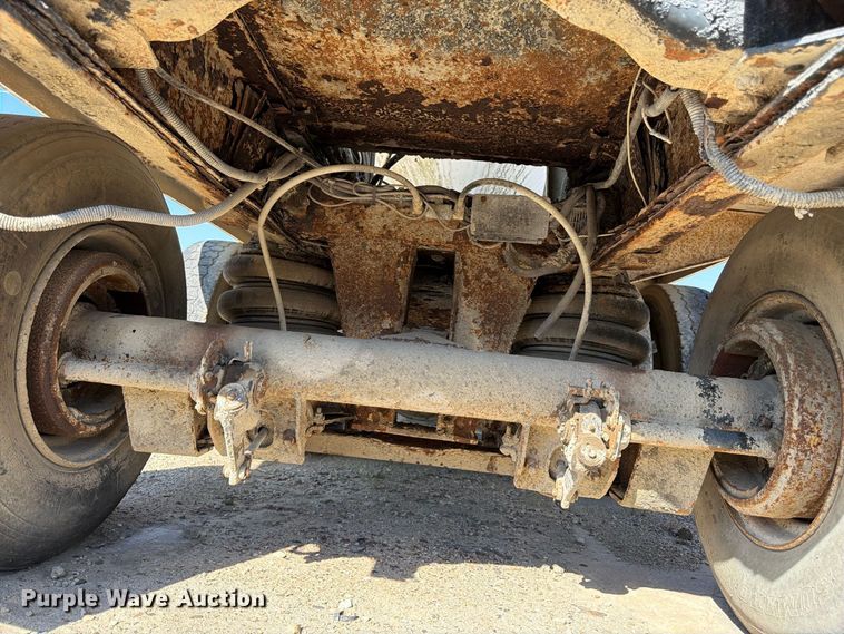 image for item DT3055 1997 Ford LT9000 ready mix truck