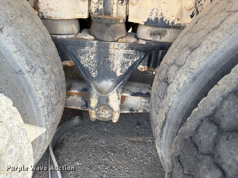 image for item DT3055 1997 Ford LT9000 ready mix truck