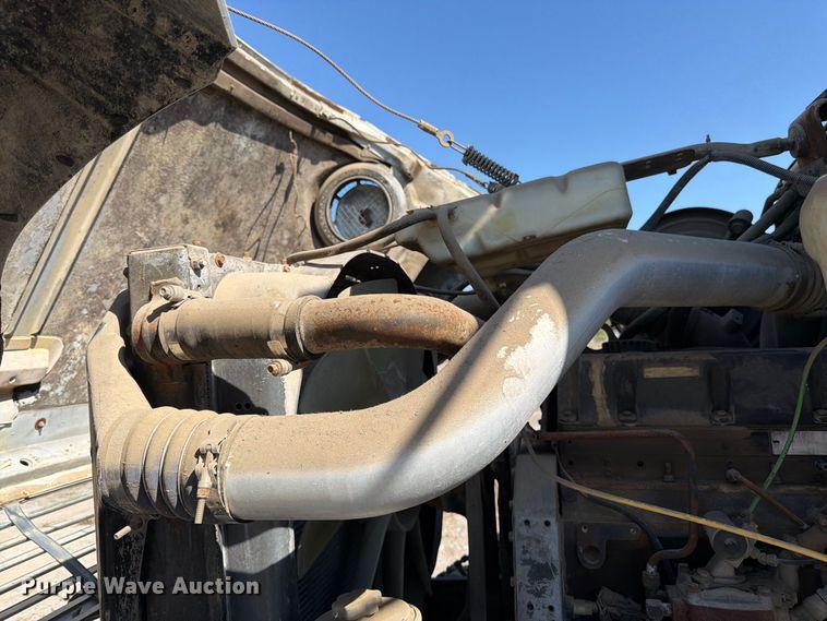 image for item DT3055 1997 Ford LT9000 ready mix truck