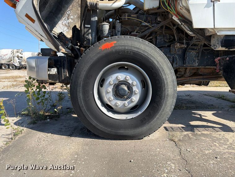 image for item DT3055 1997 Ford LT9000 ready mix truck