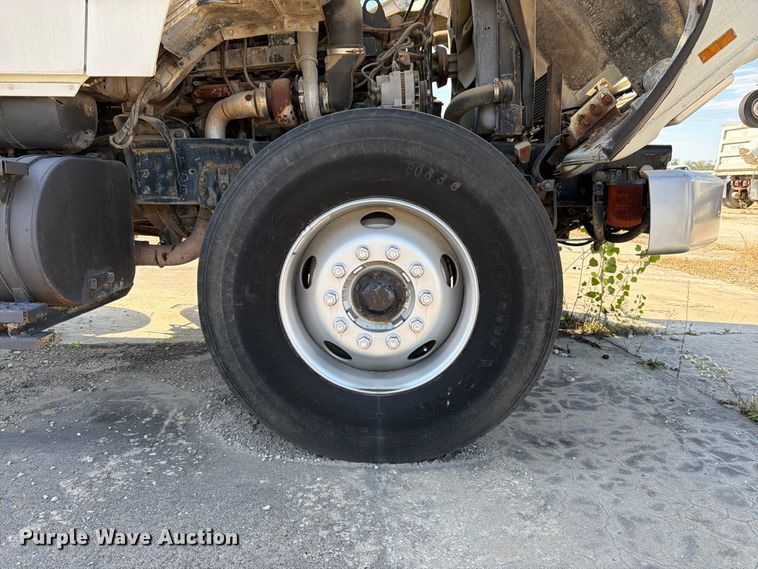 image for item DT3055 1997 Ford LT9000 ready mix truck