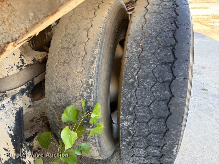 image for item DT3055 1997 Ford LT9000 ready mix truck