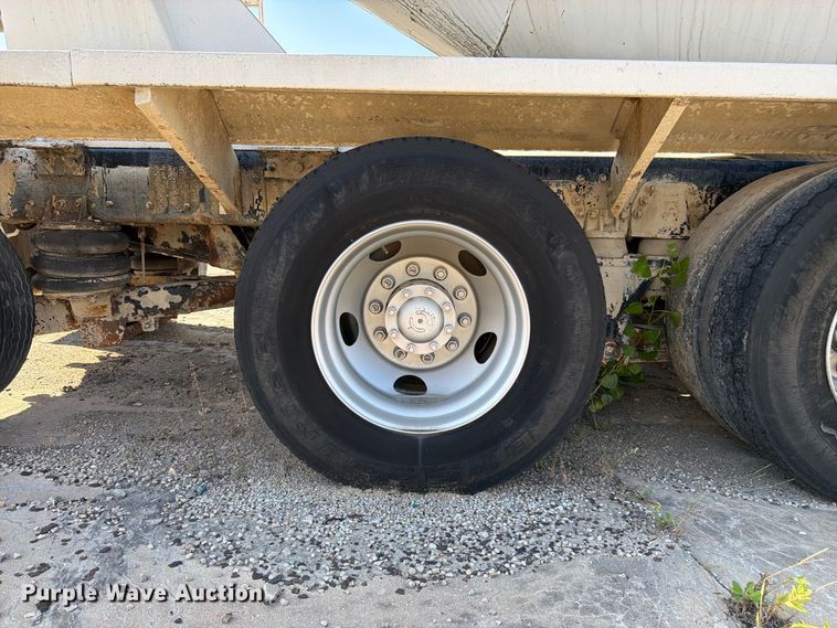 image for item DT3055 1997 Ford LT9000 ready mix truck
