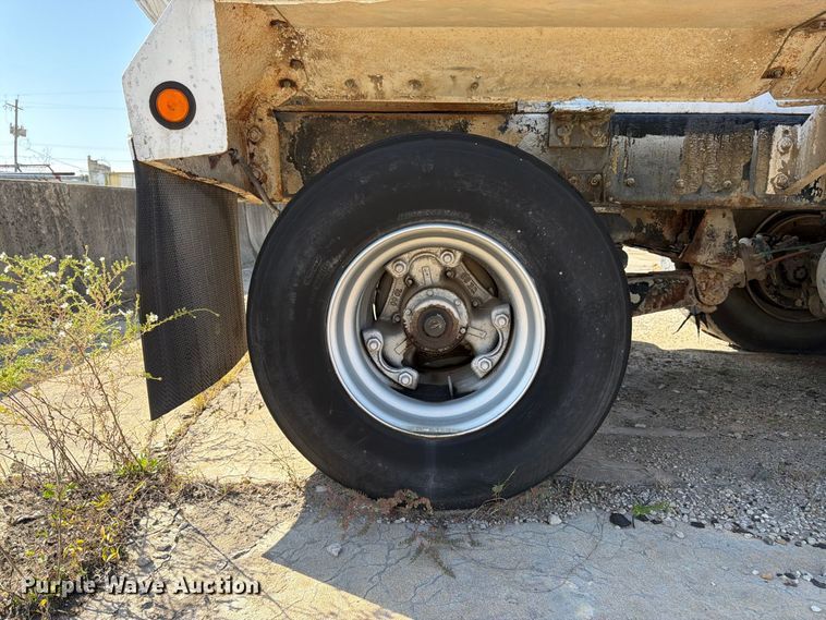 image for item DT3055 1997 Ford LT9000 ready mix truck