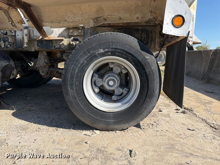image for item DT3055 1997 Ford LT9000 ready mix truck
