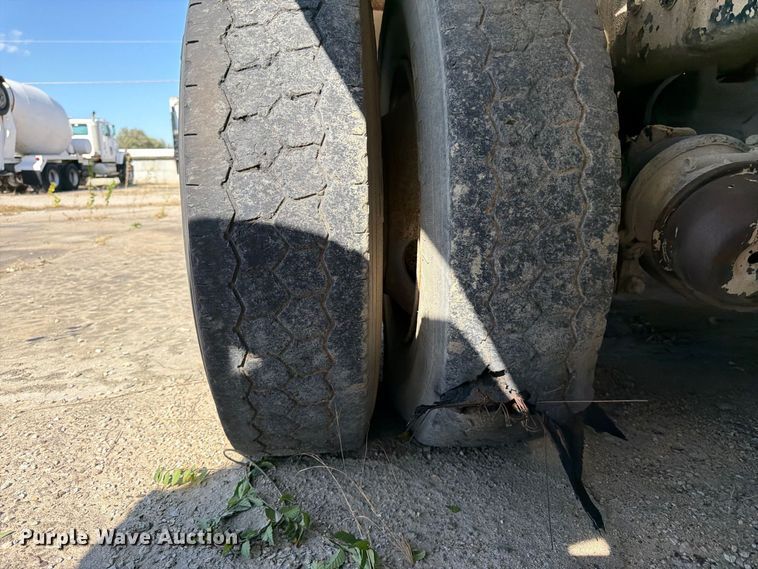 image for item DT3055 1997 Ford LT9000 ready mix truck