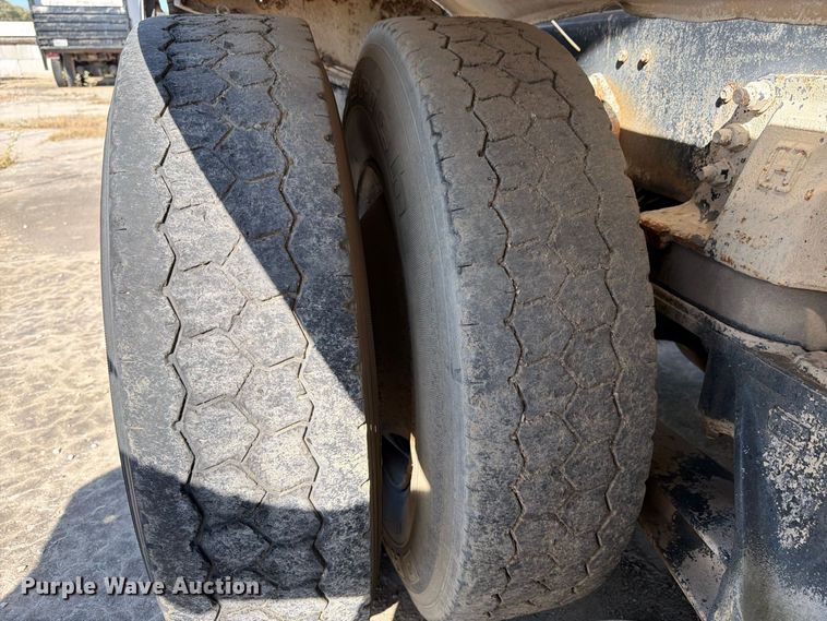 image for item DT3055 1997 Ford LT9000 ready mix truck