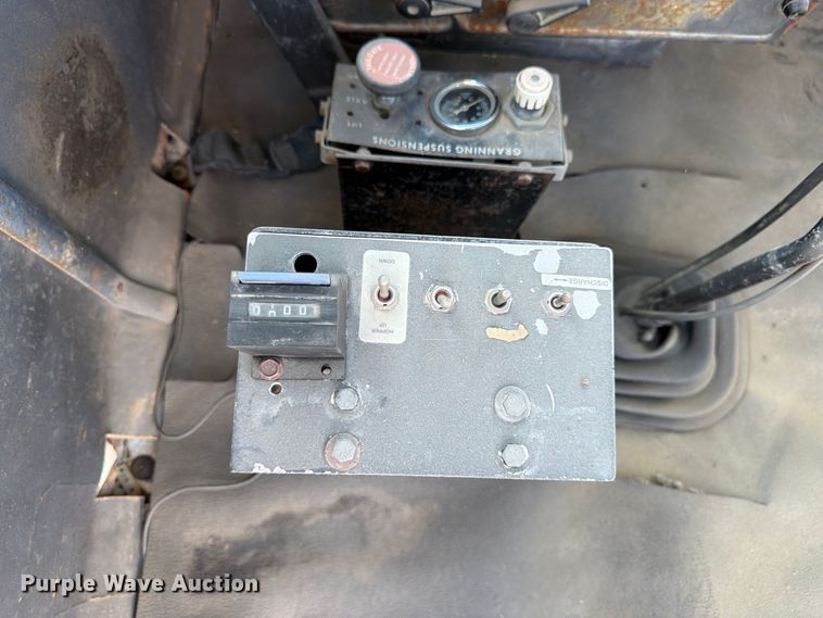image for item DT3055 1997 Ford LT9000 ready mix truck