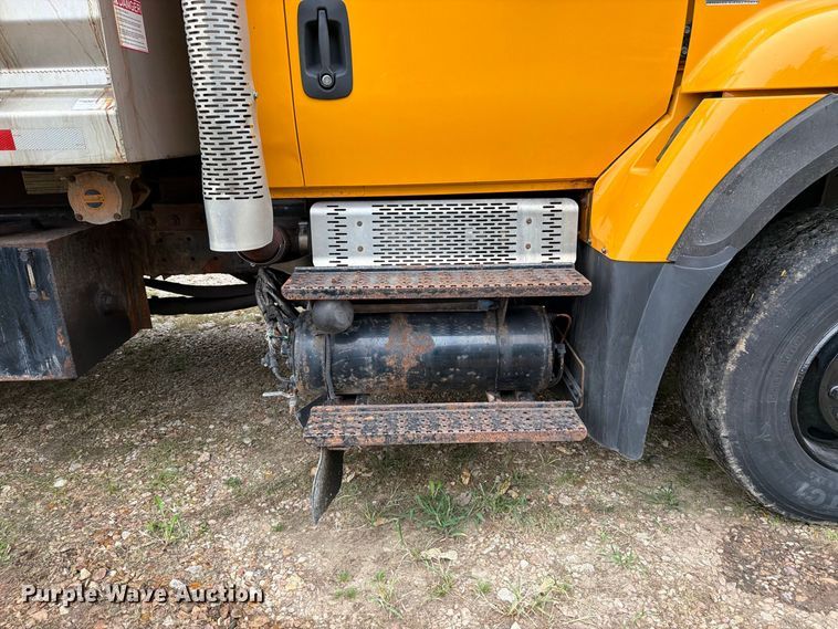 image for item DT3067 2012 International WorkStar 7400 dump truck