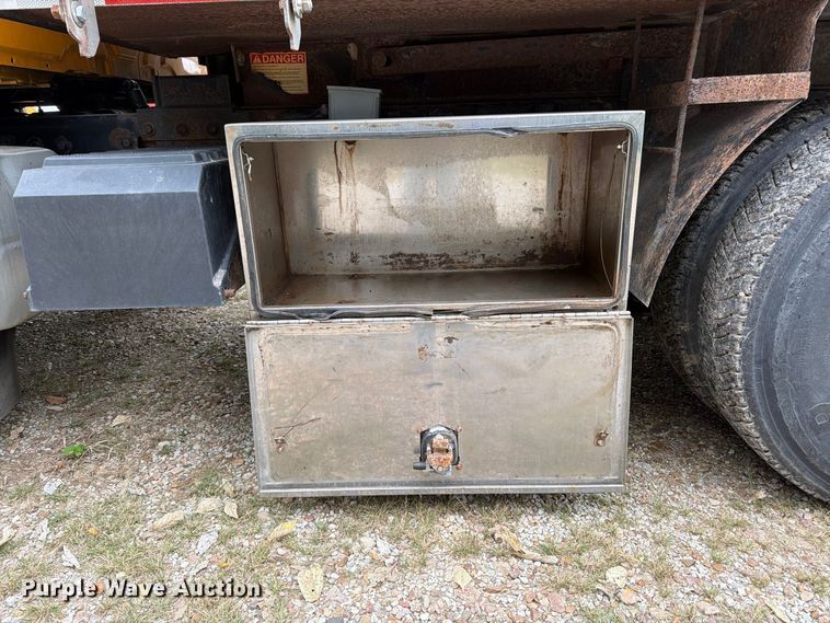 image for item DT3067 2012 International WorkStar 7400 dump truck