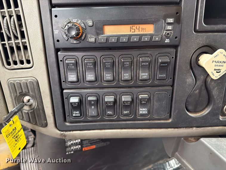 image for item DT3067 2012 International WorkStar 7400 dump truck