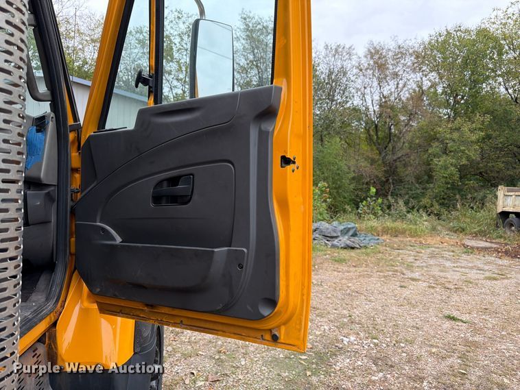 image for item DT3067 2012 International WorkStar 7400 dump truck