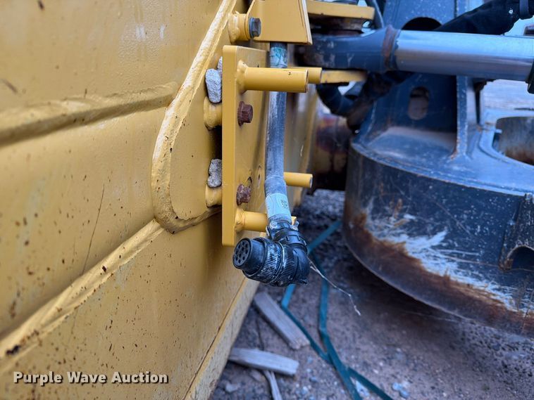 image for item DU1579 2017 John Deere 850K WLT dozer