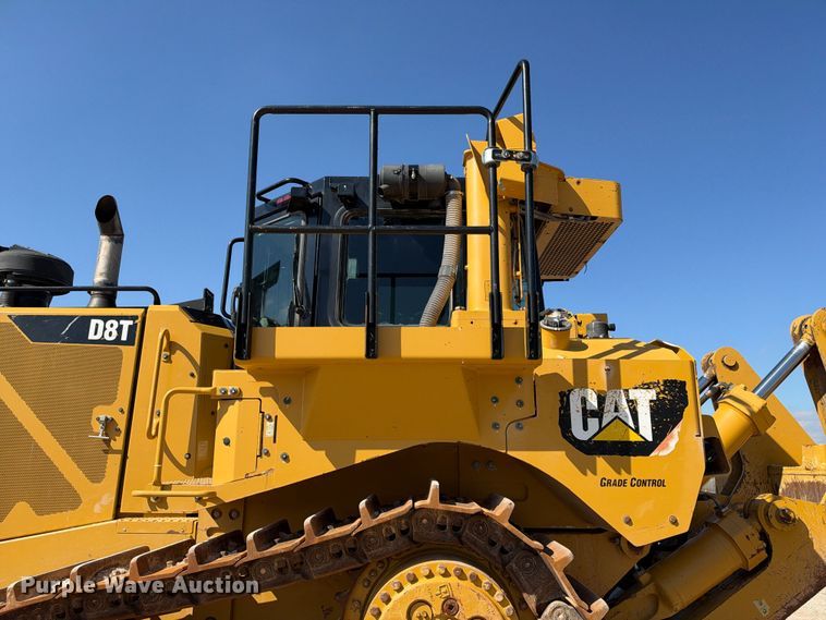 image for item DU1580 2017 Caterpillar D8T dozer