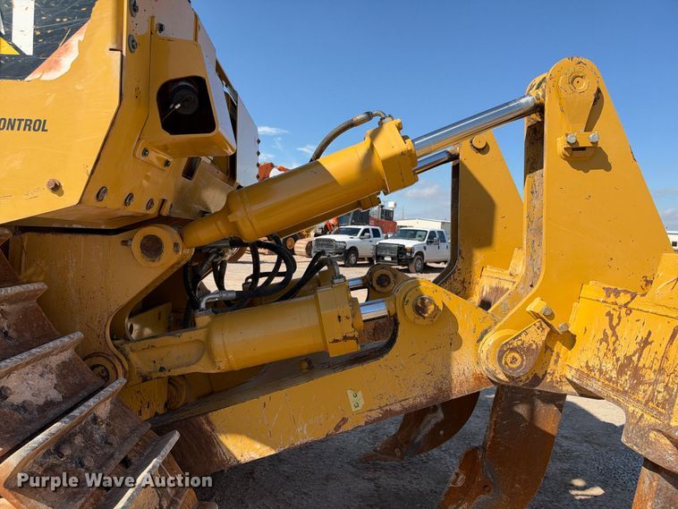 image for item DU1580 2017 Caterpillar D8T dozer