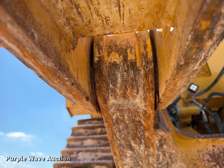 image for item DU1580 2017 Caterpillar D8T dozer