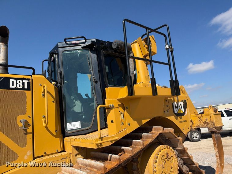 image for item DU1580 2017 Caterpillar D8T dozer