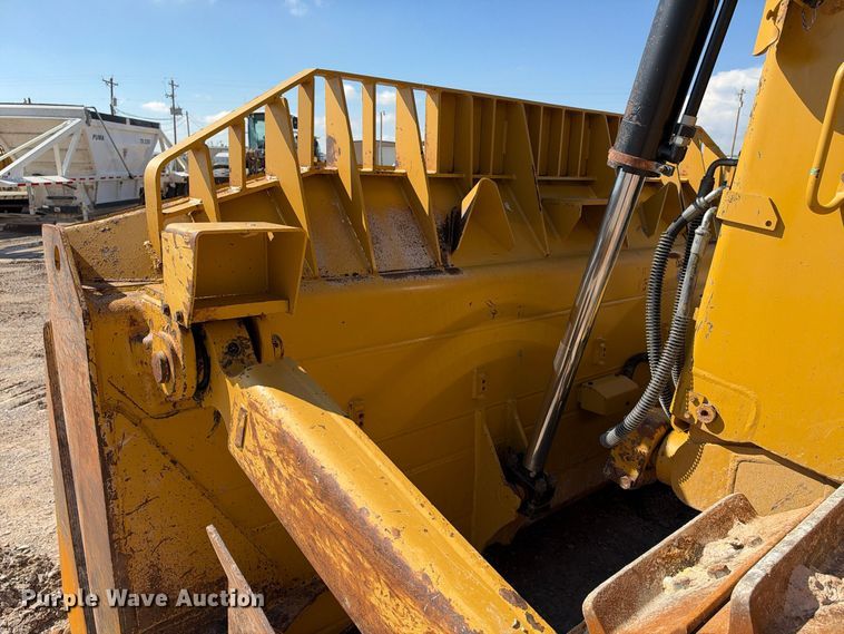 image for item DU1580 2017 Caterpillar D8T dozer