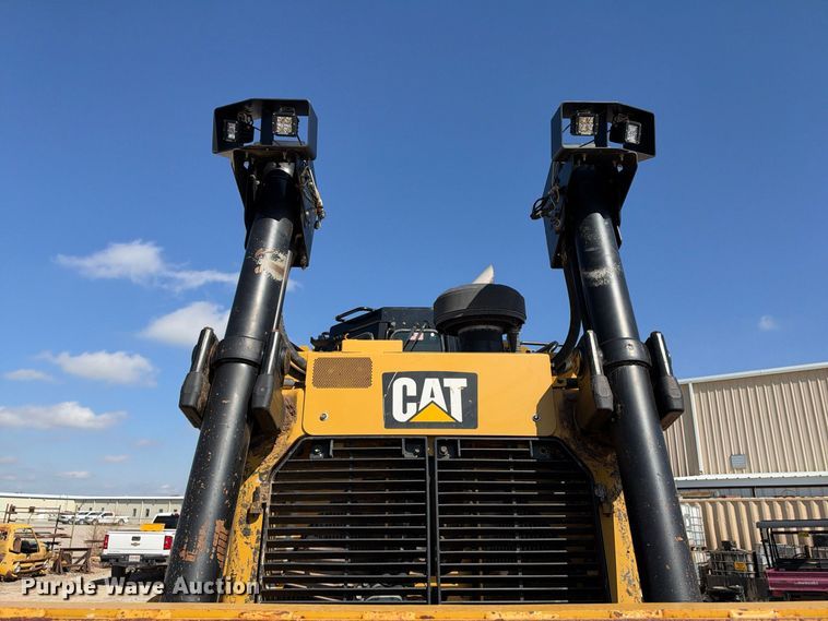 image for item DU1580 2017 Caterpillar D8T dozer