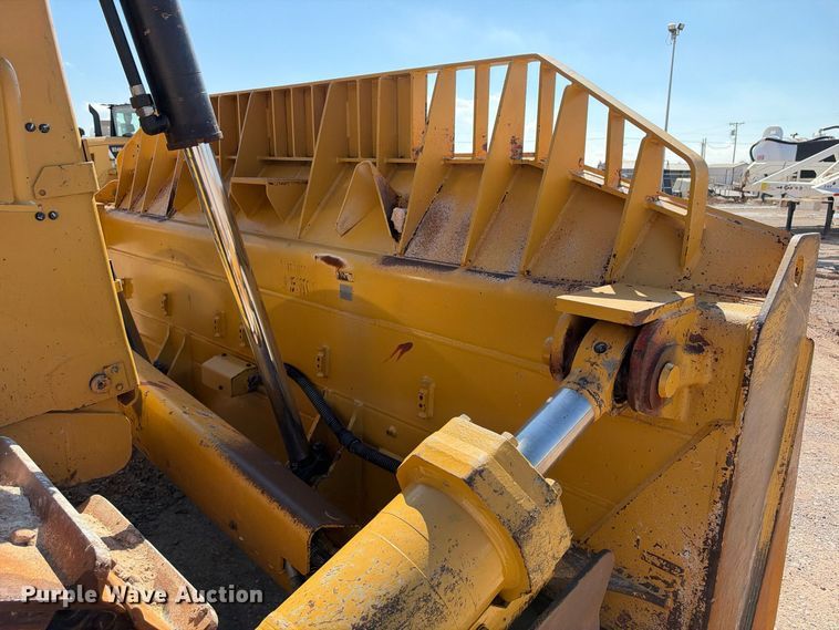 image for item DU1580 2017 Caterpillar D8T dozer
