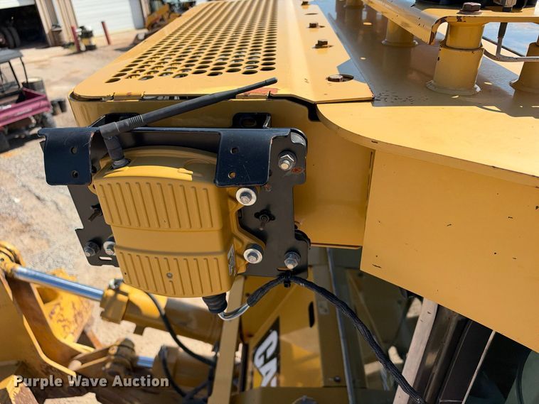image for item DU1580 2017 Caterpillar D8T dozer