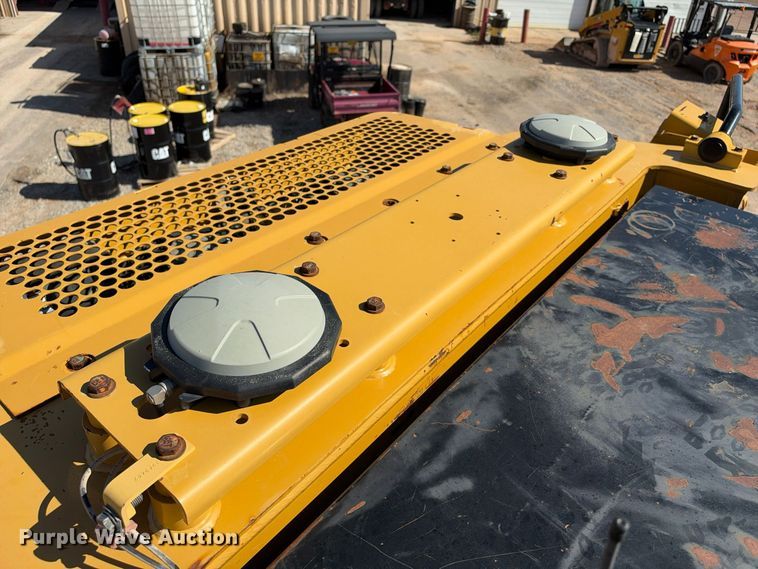 image for item DU1580 2017 Caterpillar D8T dozer