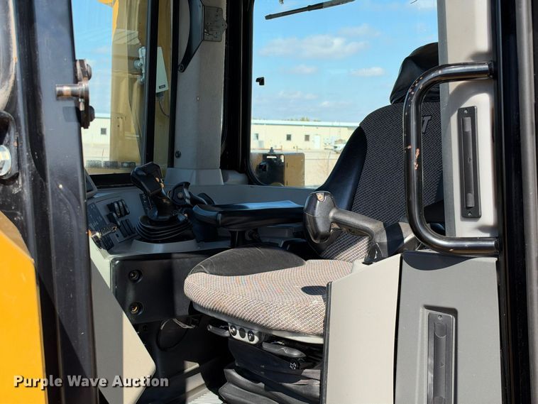 image for item DU1580 2017 Caterpillar D8T dozer