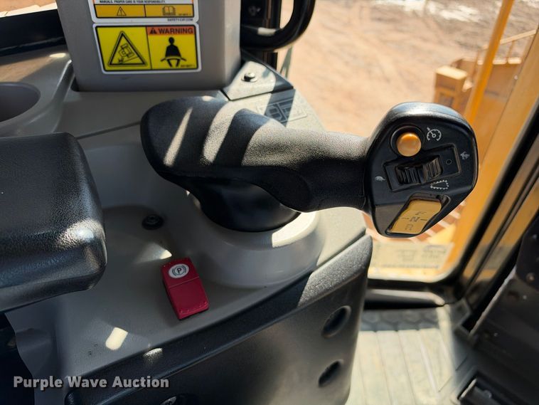 image for item DU1580 2017 Caterpillar D8T dozer