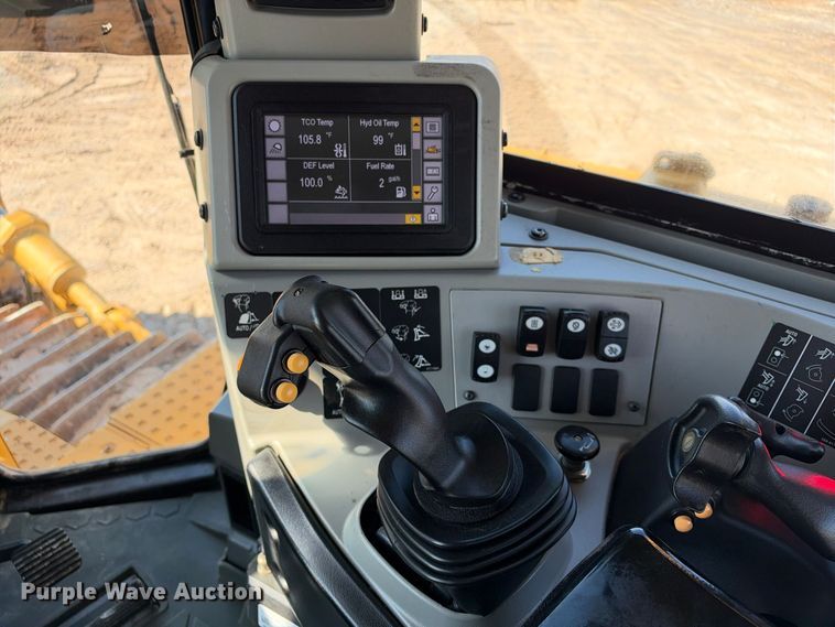 image for item DU1580 2017 Caterpillar D8T dozer