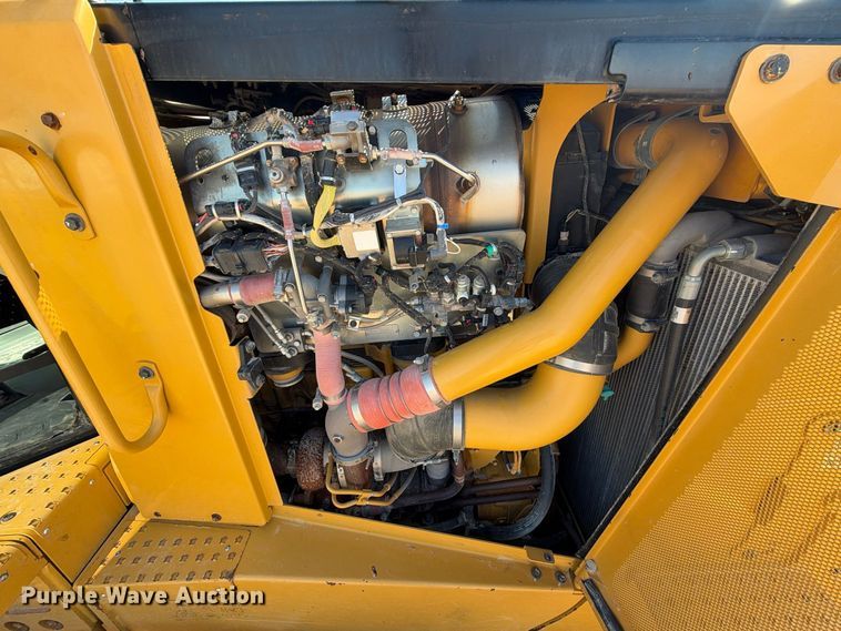 image for item DU1580 2017 Caterpillar D8T dozer
