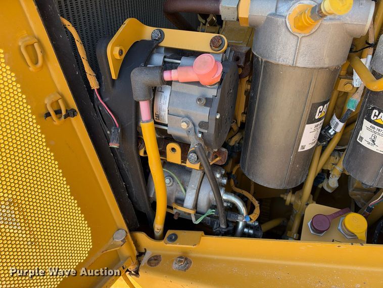image for item DU1580 2017 Caterpillar D8T dozer