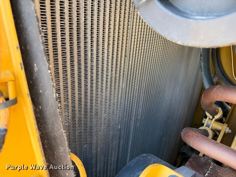 image for item DU1580 2017 Caterpillar D8T dozer