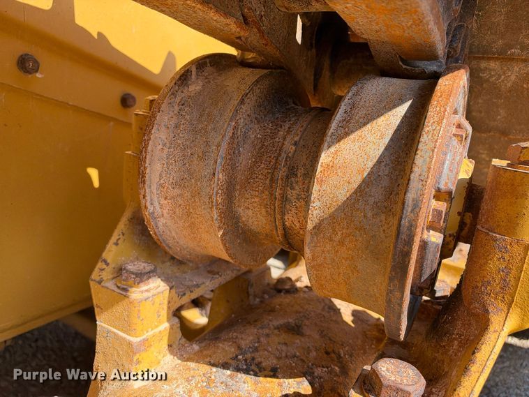 image for item DU1580 2017 Caterpillar D8T dozer