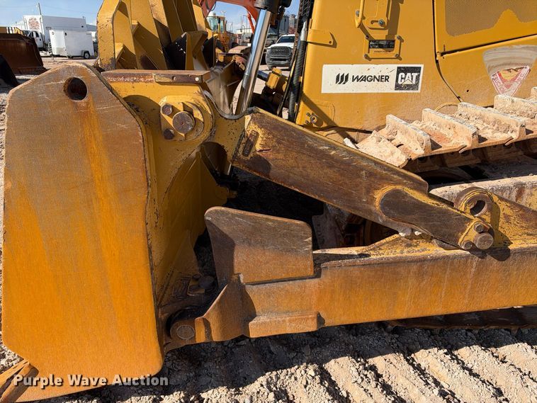 image for item DU1582 2015 Caterpillar D8T dozer
