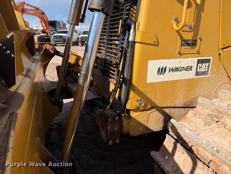 image for item DU1582 2015 Caterpillar D8T dozer