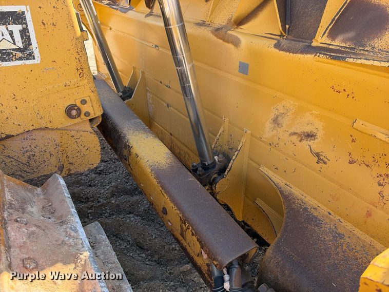 image for item DU1582 2015 Caterpillar D8T dozer