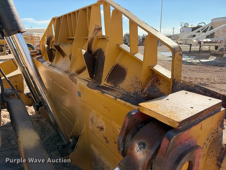 image for item DU1582 2015 Caterpillar D8T dozer