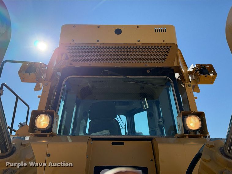 image for item DU1582 2015 Caterpillar D8T dozer