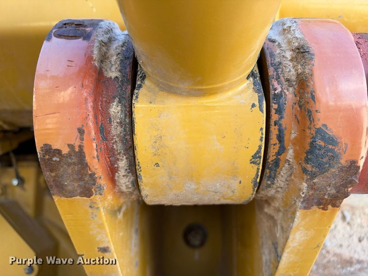 image for item DU1582 2015 Caterpillar D8T dozer
