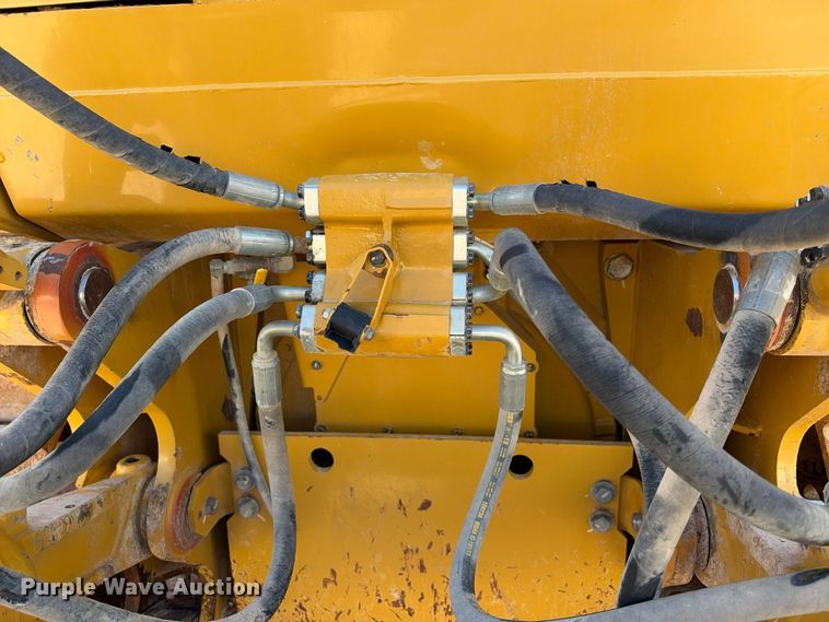image for item DU1582 2015 Caterpillar D8T dozer