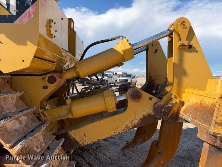 image for item DU1582 2015 Caterpillar D8T dozer