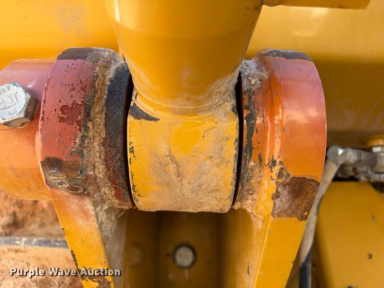 image for item DU1582 2015 Caterpillar D8T dozer