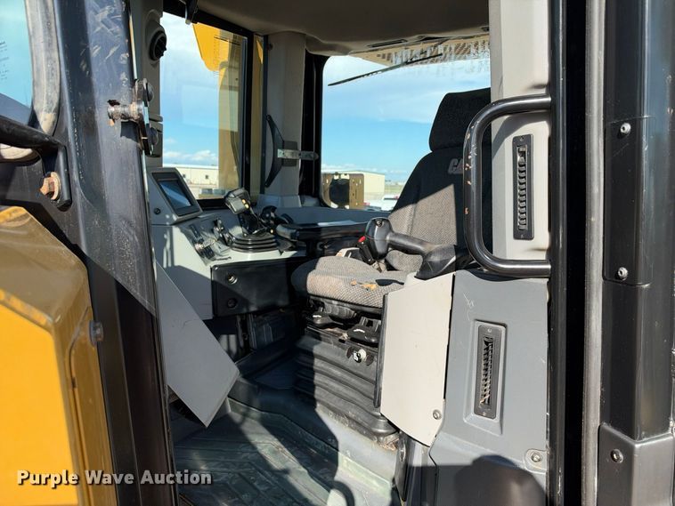 image for item DU1582 2015 Caterpillar D8T dozer