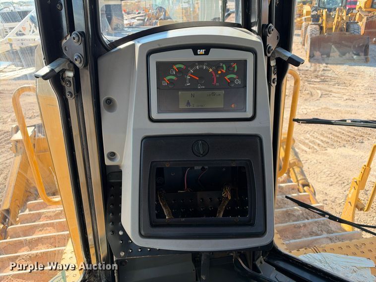image for item DU1582 2015 Caterpillar D8T dozer